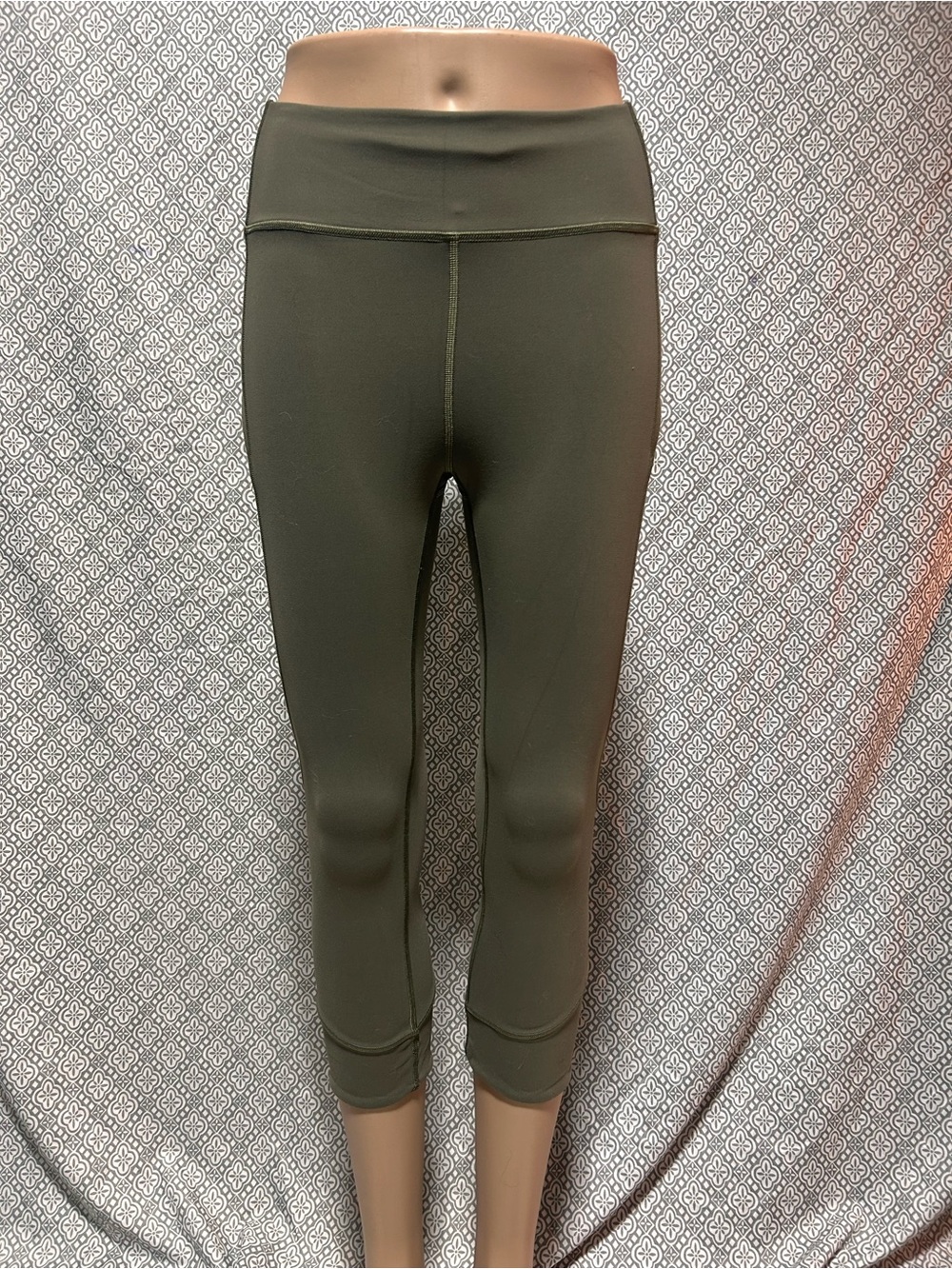 Lululemon All The Right Place Dark Olive Women’s Athletic Leggings Sz 6